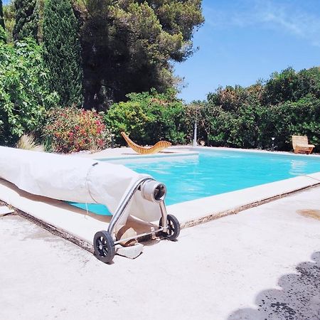 Offrez-Vous Un Sejour Dans Notre Studio T1 Bis A Entressen Une Grande Piscine Pour Se Rafraichir ,Un Espace De Jeux Pour Enfants Pour Des Heures De Divertissement Un Terrain De Petanque Pour Des Parties Endiablees Eksteriør bilde