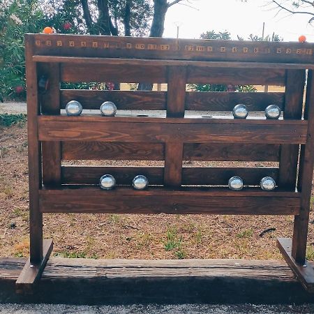 Offrez-Vous Un Sejour Dans Notre Studio T1 Bis A Entressen Une Grande Piscine Pour Se Rafraichir ,Un Espace De Jeux Pour Enfants Pour Des Heures De Divertissement Un Terrain De Petanque Pour Des Parties Endiablees Eksteriør bilde