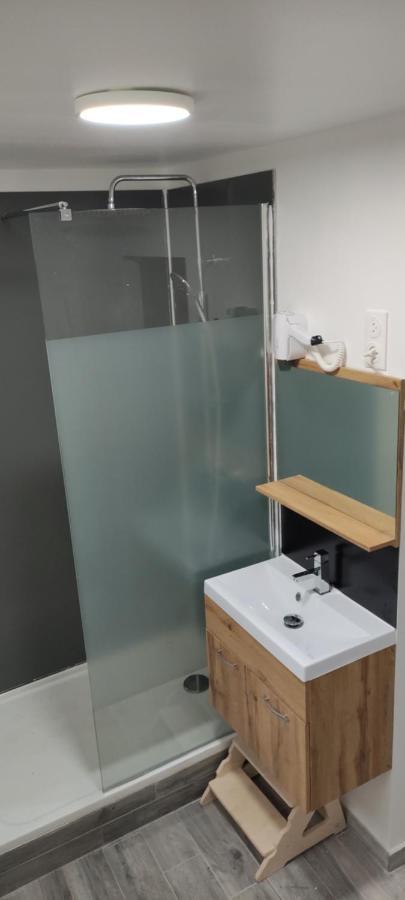 Offrez-Vous Un Sejour Dans Notre Studio T1 Bis A Entressen Une Grande Piscine Pour Se Rafraichir ,Un Espace De Jeux Pour Enfants Pour Des Heures De Divertissement Un Terrain De Petanque Pour Des Parties Endiablees Eksteriør bilde