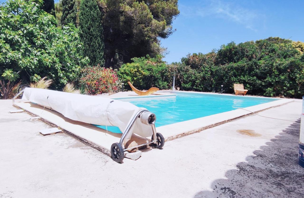 Offrez-Vous Un Sejour Dans Notre Studio T1 Bis A Entressen Une Grande Piscine Pour Se Rafraichir ,Un Espace De Jeux Pour Enfants Pour Des Heures De Divertissement Un Terrain De Petanque Pour Des Parties Endiablees Eksteriør bilde