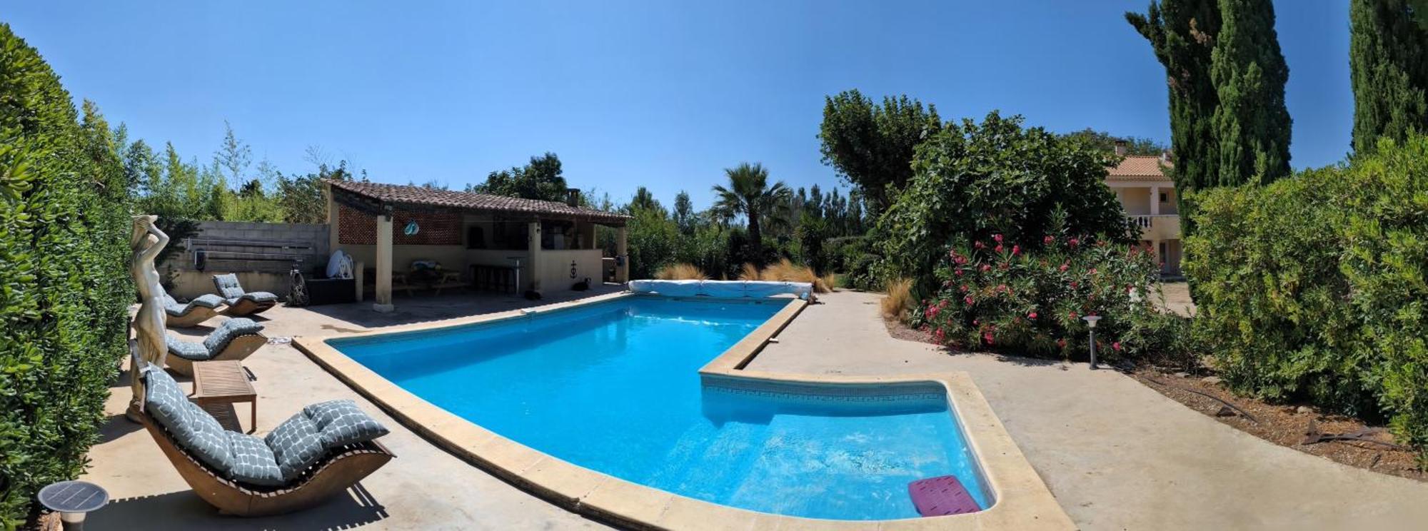 Offrez-Vous Un Sejour Dans Notre Studio T1 Bis A Entressen Une Grande Piscine Pour Se Rafraichir ,Un Espace De Jeux Pour Enfants Pour Des Heures De Divertissement Un Terrain De Petanque Pour Des Parties Endiablees Eksteriør bilde